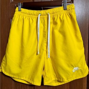 Nike Men's Sportswear Sport Essentials Woven Lined Flow Yellow Size small